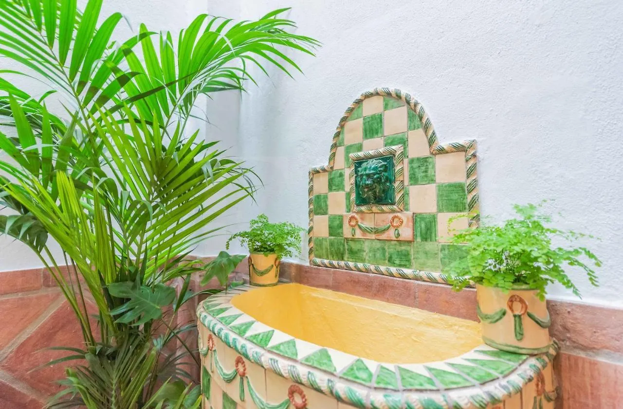 Intimate Studio In The Heart Of Malaga By Rems Daire