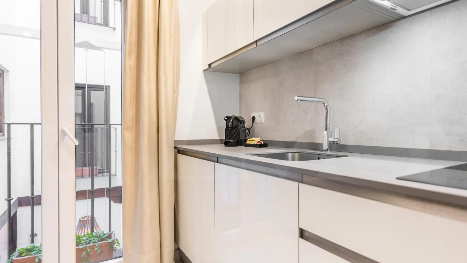 Intimate Studio In The Heart Of Malaga By Rems