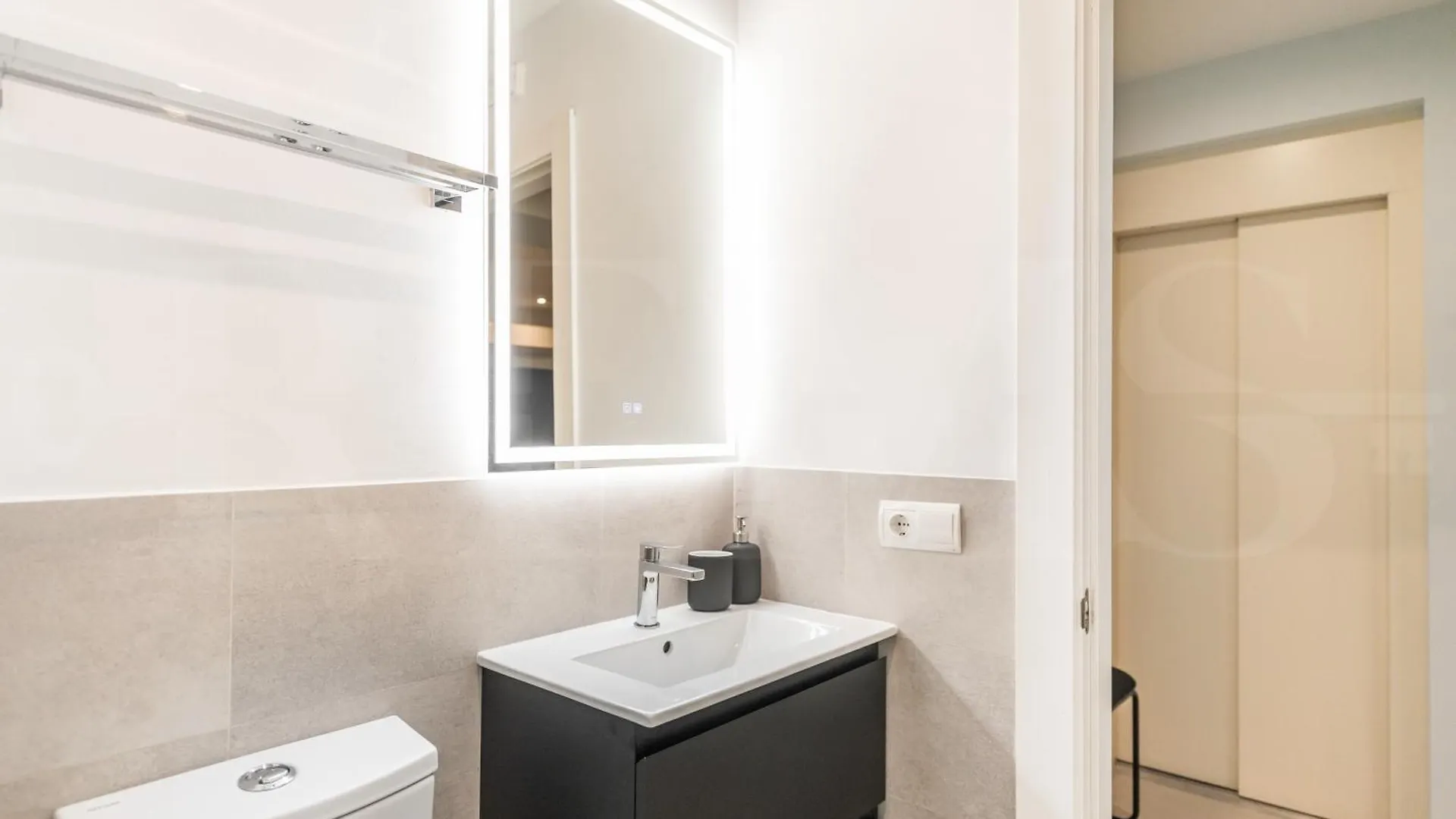 Intimate Studio In The Heart Of Malaga By Rems 0*,